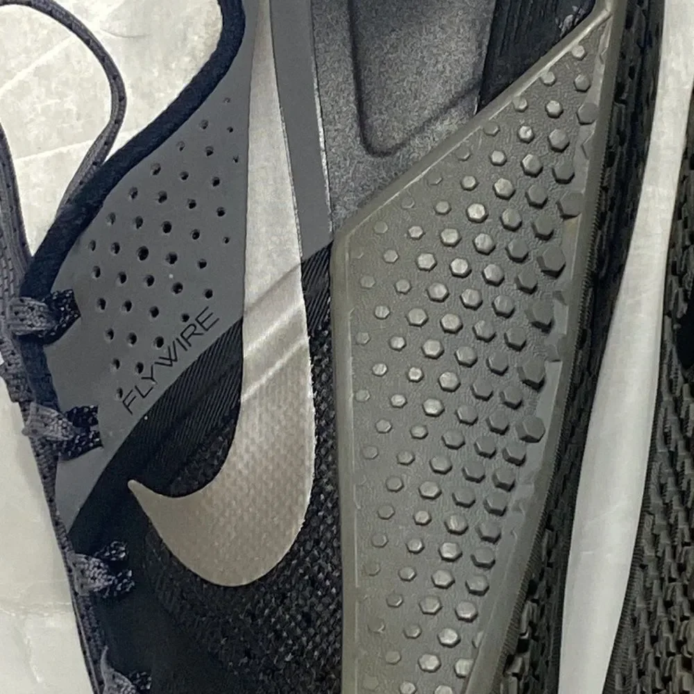 Nike Training RS001 Rubber Shoes Size 7 Unisex